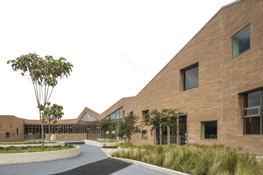 哥伦比亚英裔学前教育机构
注:由于没有足够背景信息,PREESCOLAR一般指学前教育相关,ANGLO常表示英裔、与英语国家相关,COLOMBIANO是哥伦比亚的意思,这样翻译相对能体现整体含义,但可能需结合具体场景进一步精准化 丨Colombia-20