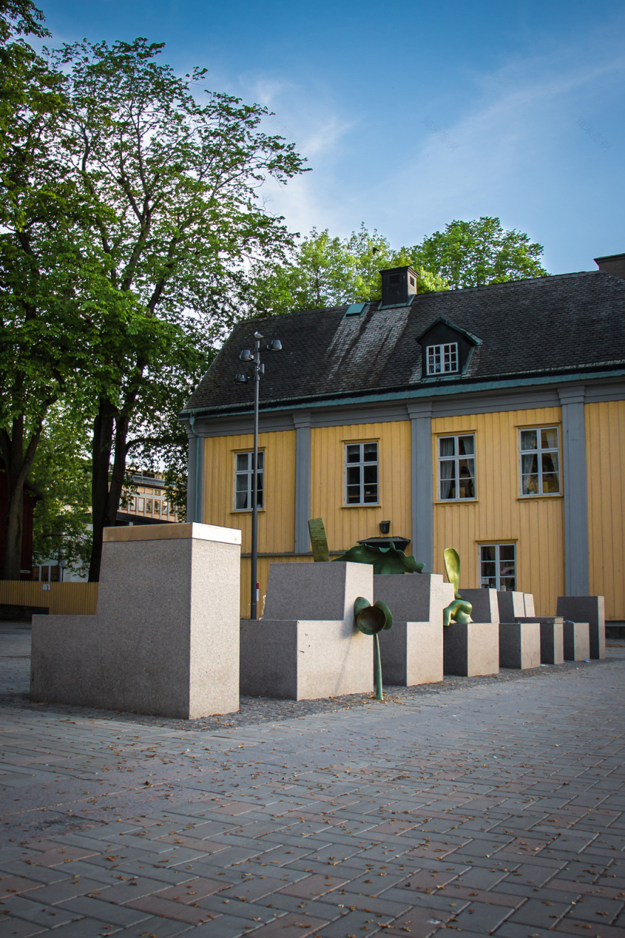 瑞典卡尔斯塔德市阿尔门广场 | 绿色公共空间的艺术化诠释-11