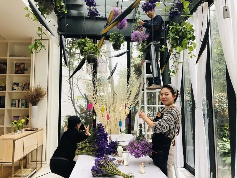 浪漫花艺装点白鲸餐厅,温暖冬日空间-38