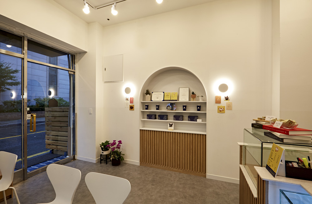 夏日甜蜜糖果店 | 温馨白色&木质元素，打造 10 平米可爱点心空间-9