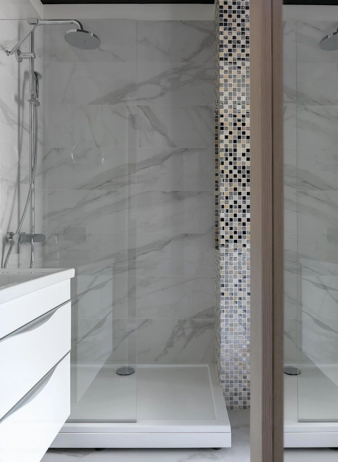 祖母绿,黄铜打造的传统雅致小宅空间-26