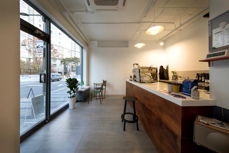 融合北欧风与复古的 12 坪咖啡厅设计-6