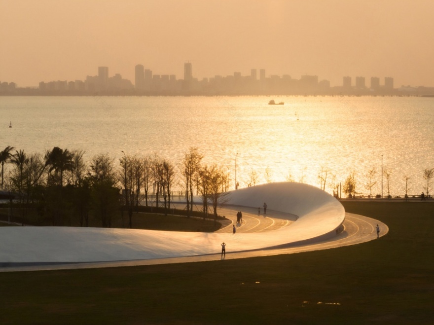 海口“天空之山”滨海驿站——浪漫海景与大地艺术完美融合-6