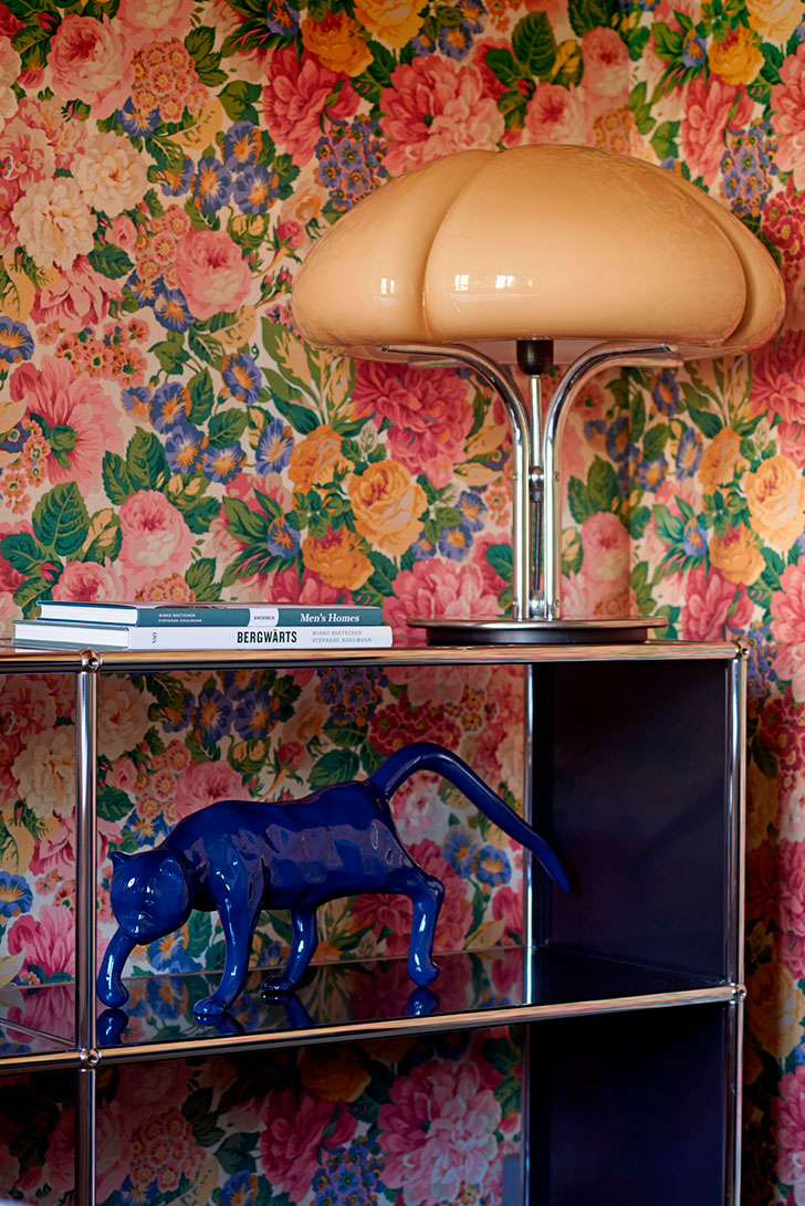 瑞士阿尔卑斯山中的复古花漾木屋-9