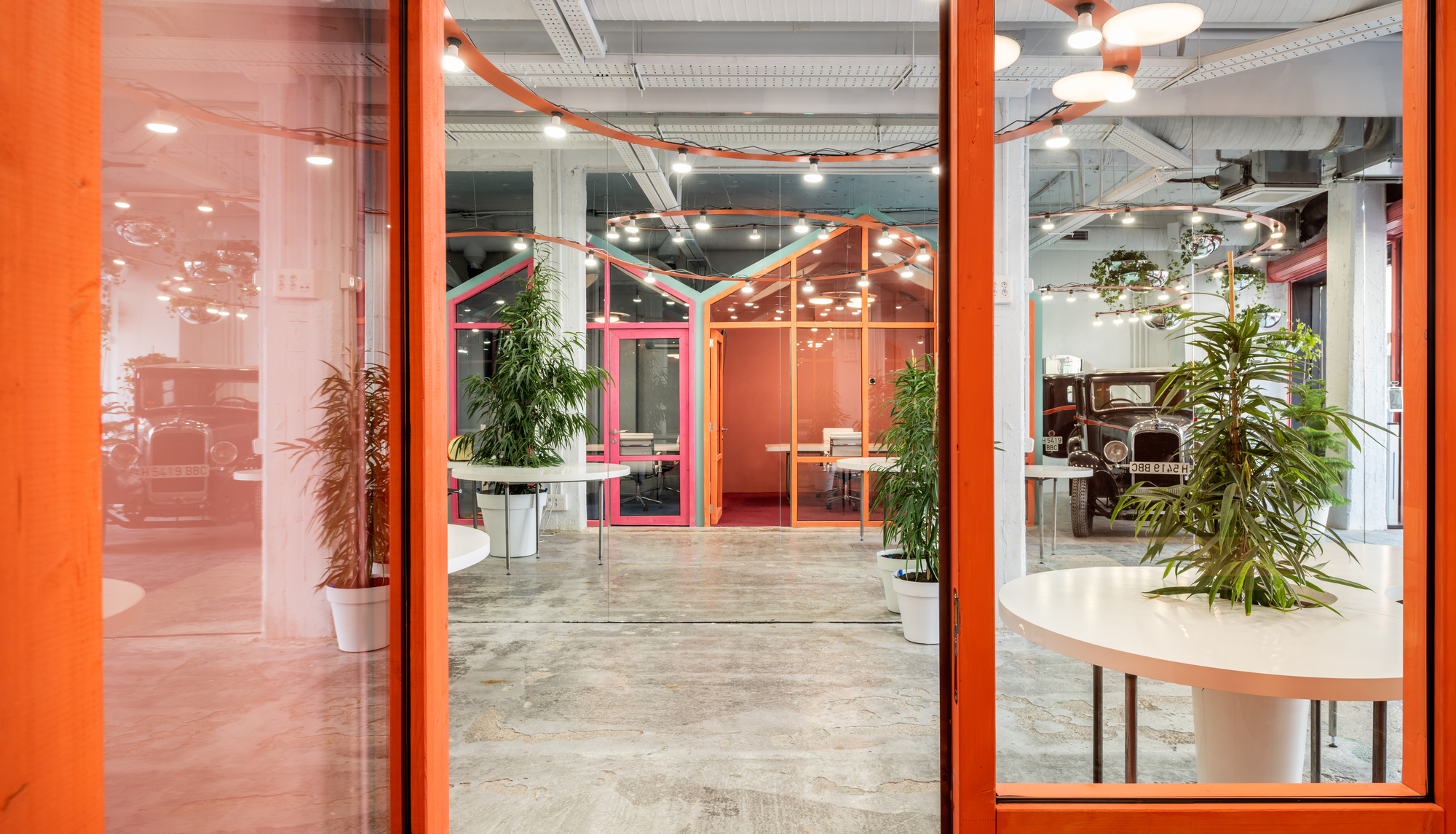 Office and Set of TV Ponyo en el Garage / Fast and Furious Production Office-11