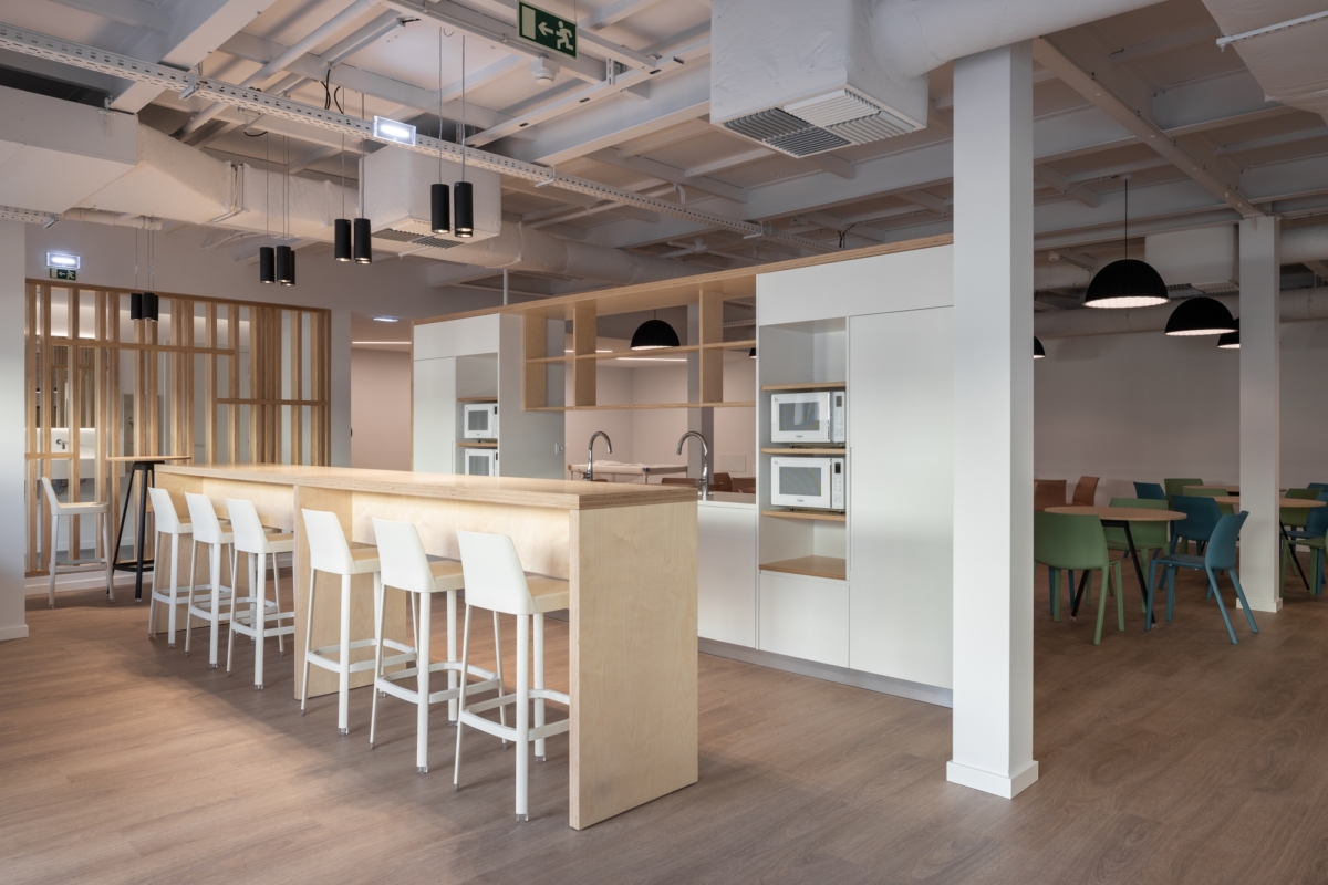 色彩斑斓的创意办公室 · CGI Offices Lisbon丨葡萄牙里斯本丨DONE Design To Build-10