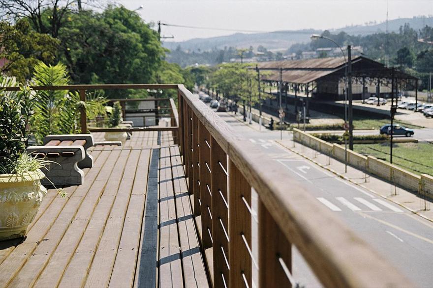 巴西 Terraço dos Resedás 木质城市景观设计-6