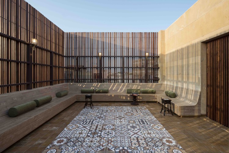 印度曼德维乡村 240 平米内向住宅，融入当地文化元素-32