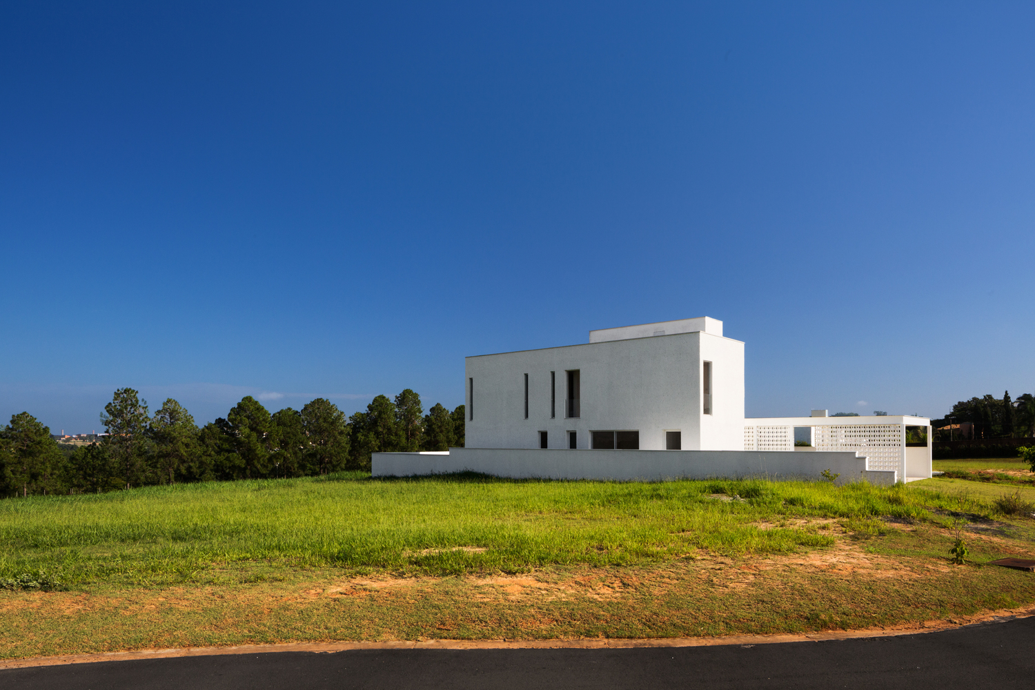 巴西伊图市高尔夫球场旁的现代住宅-49