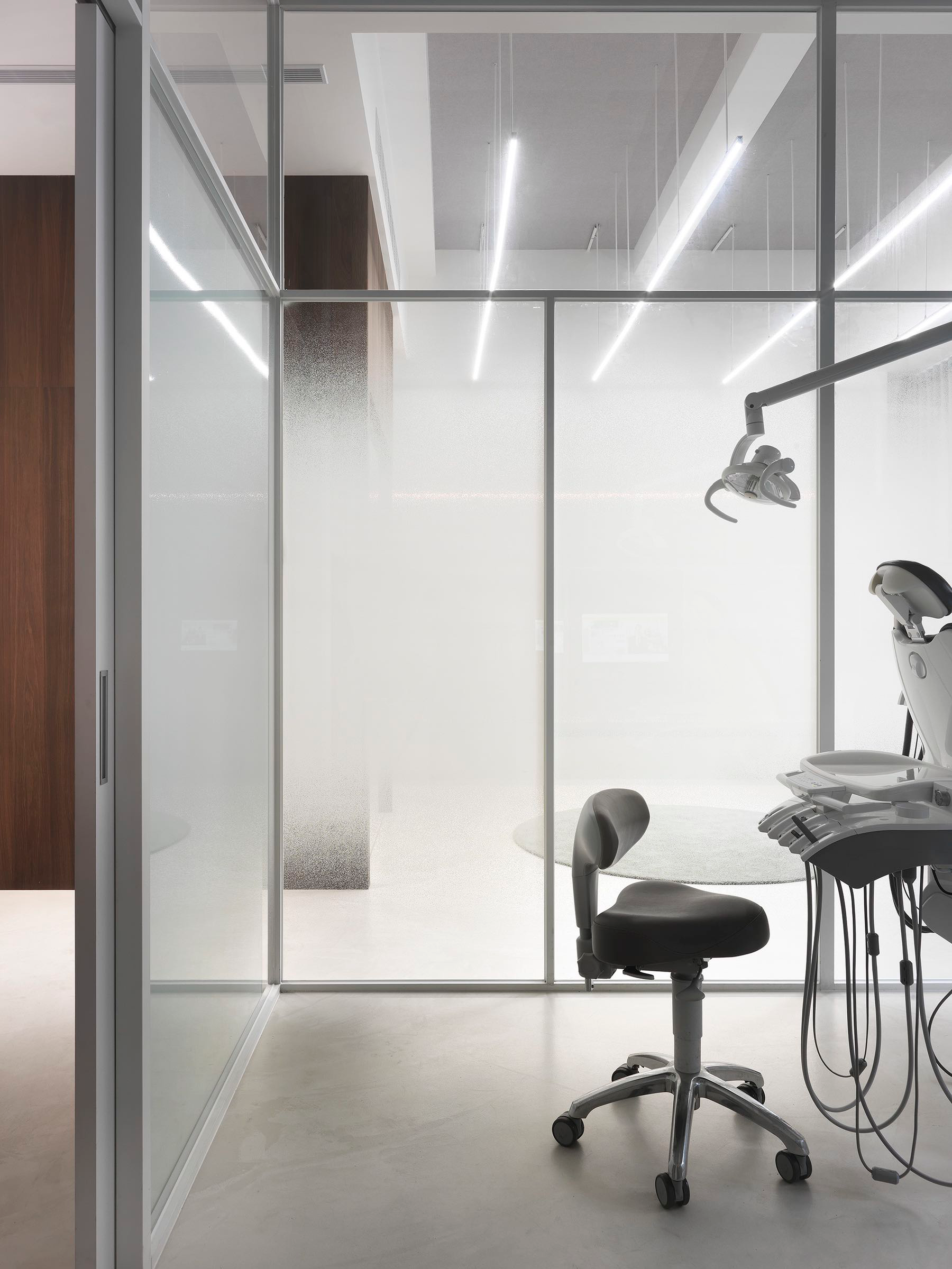 JOLLY DENTAL CARE丨2 Books Design-8