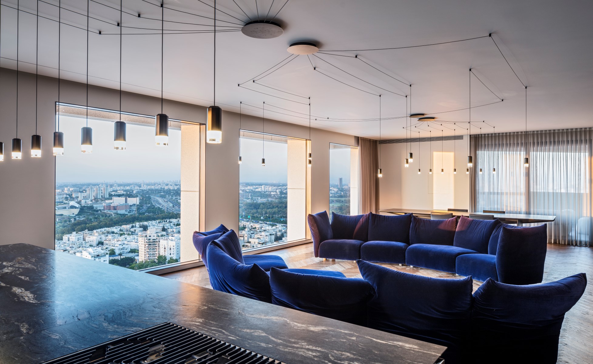 特拉维夫顶层公寓的动态铁折纸设计-16