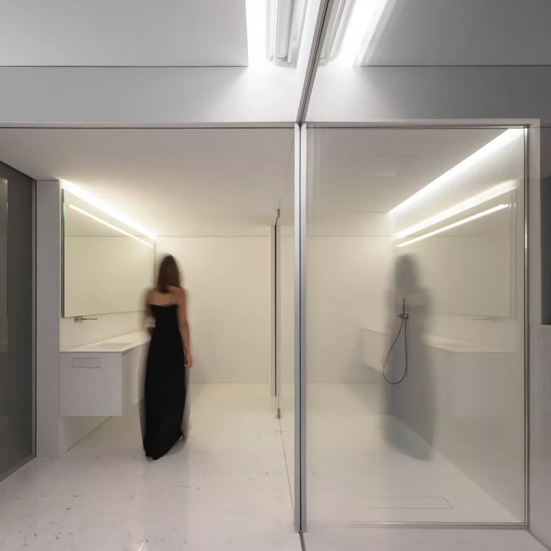 极简主义设计，葡萄牙里斯本的通透空间美学-36