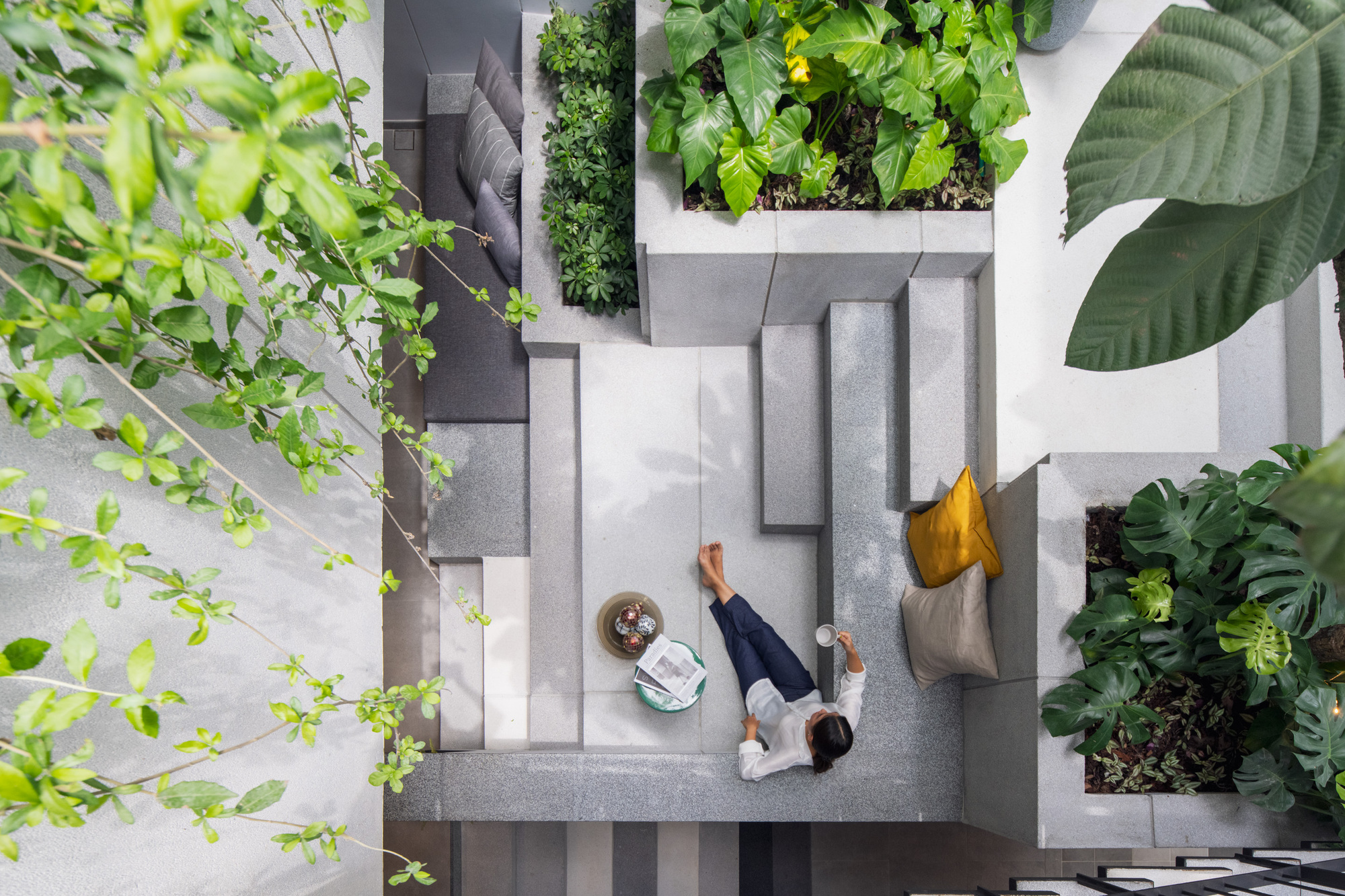 Courtyard Pattanakarn Residence / baan puripuri-21