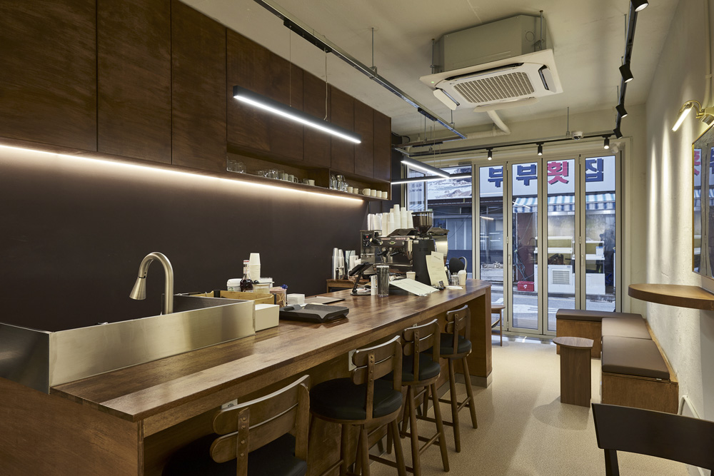 温馨 8 坪小户型，明亮光线照亮生活空间-5