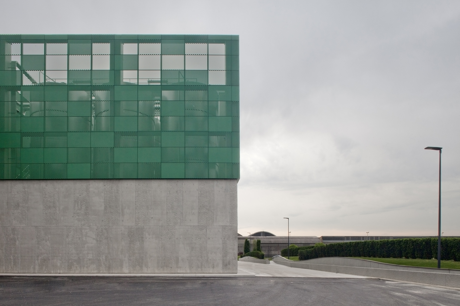 绿色铝板打造的意大利酒庄扩建项目-12