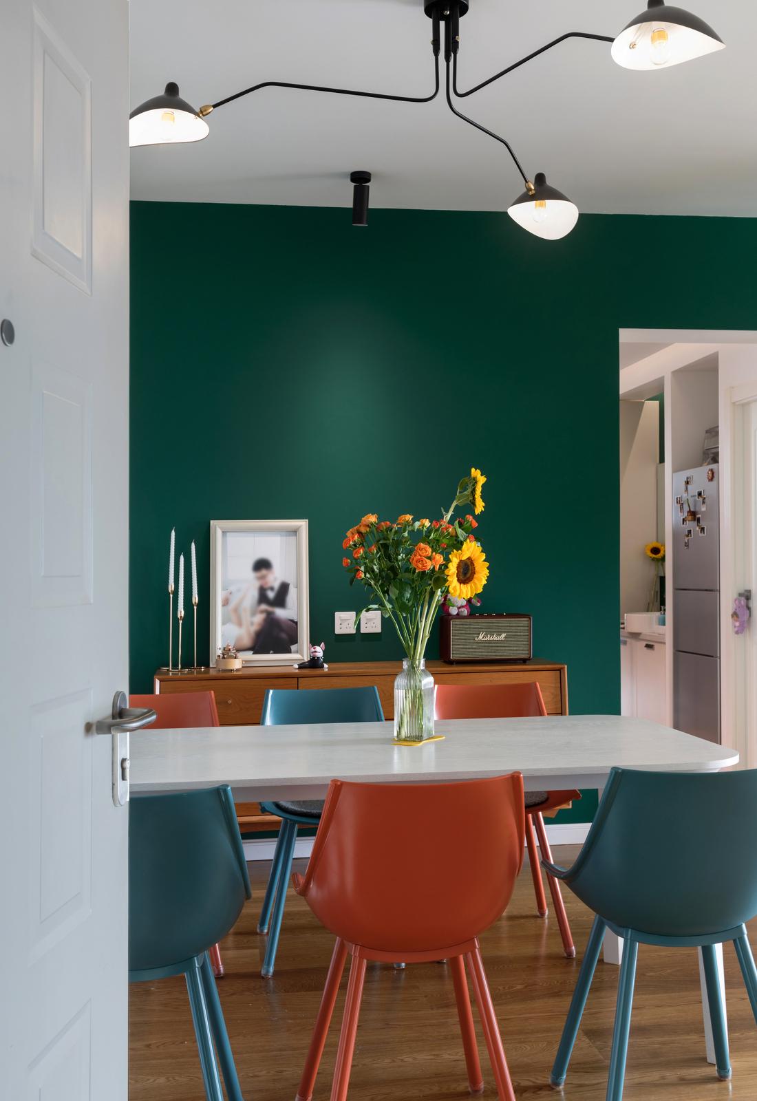 湖绿与复古棕的时尚碰撞-0