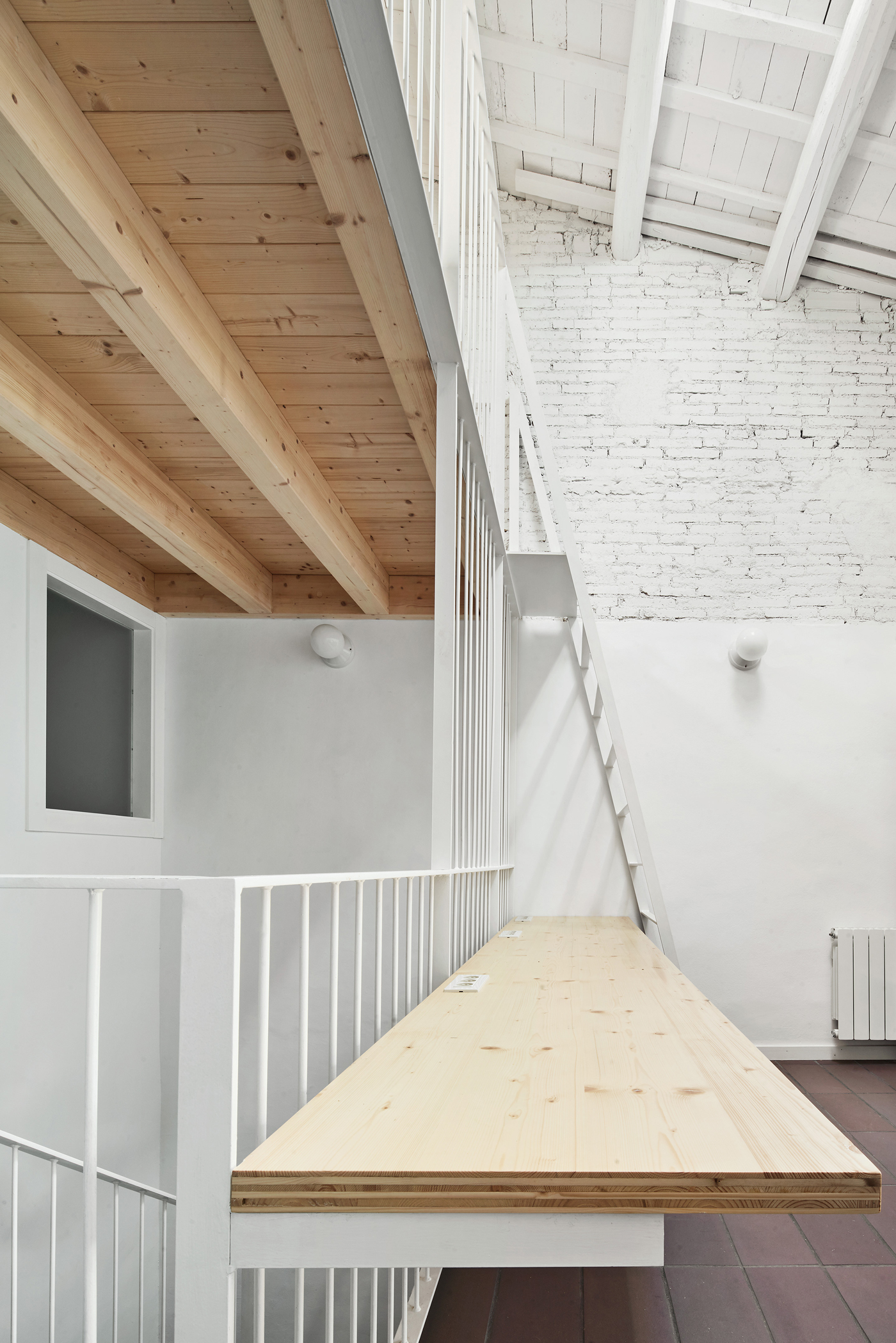 82SAN 分隔墙之间房屋的修复与扩建丨西班牙丨Vallribera Arquitectes-34