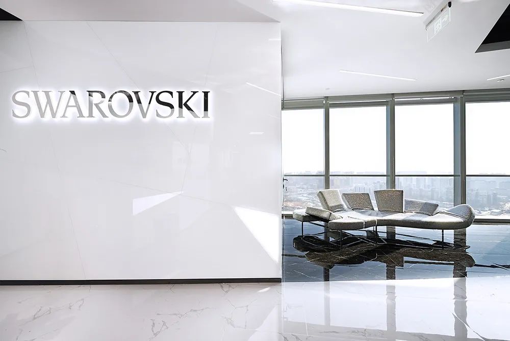 北京 SWAROVSKI 办公室设计 | 黑白灰的水晶空间-0