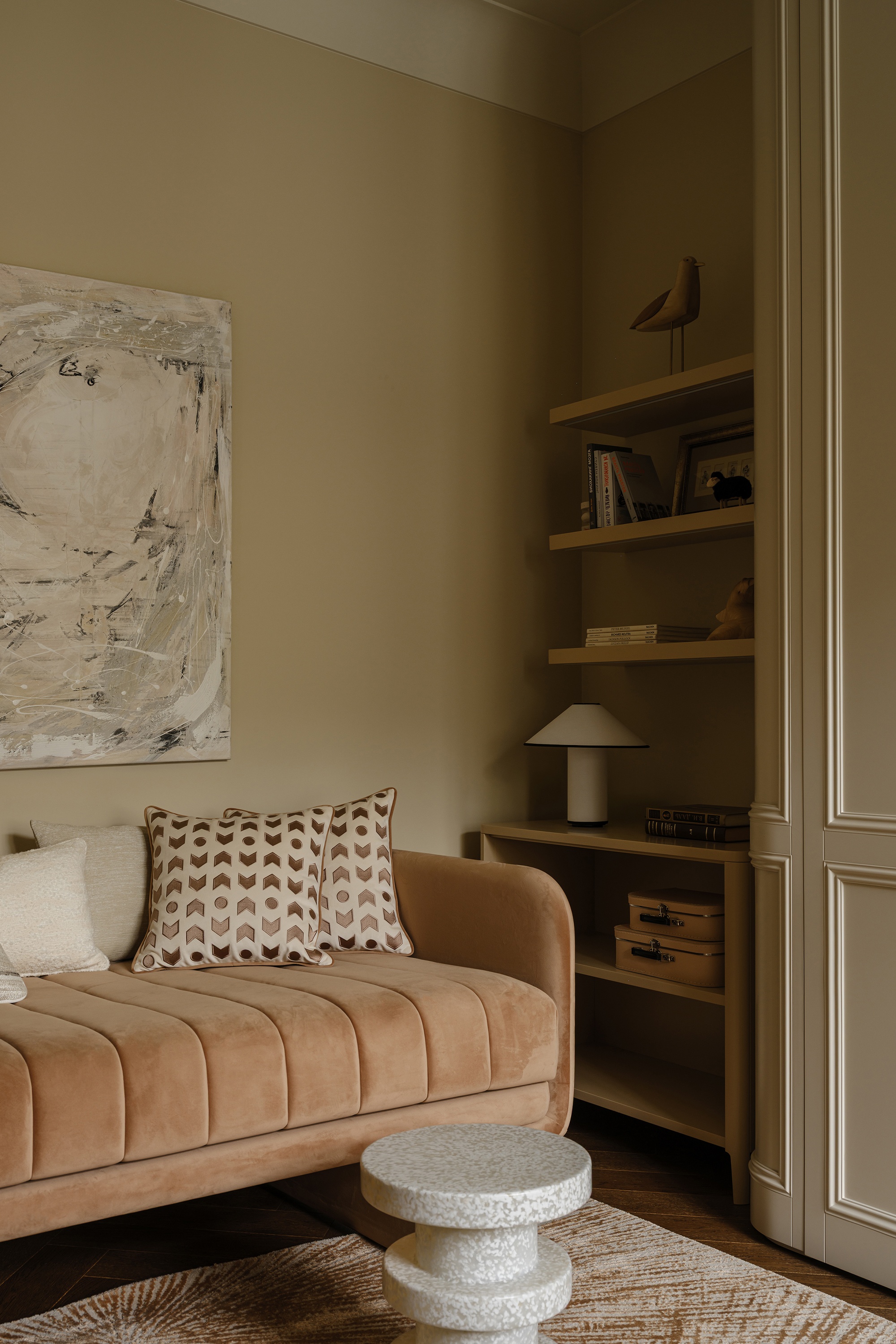 Elegant Apartment in Warm Tones : 当代设计表达丨Vera Lemeshko-17