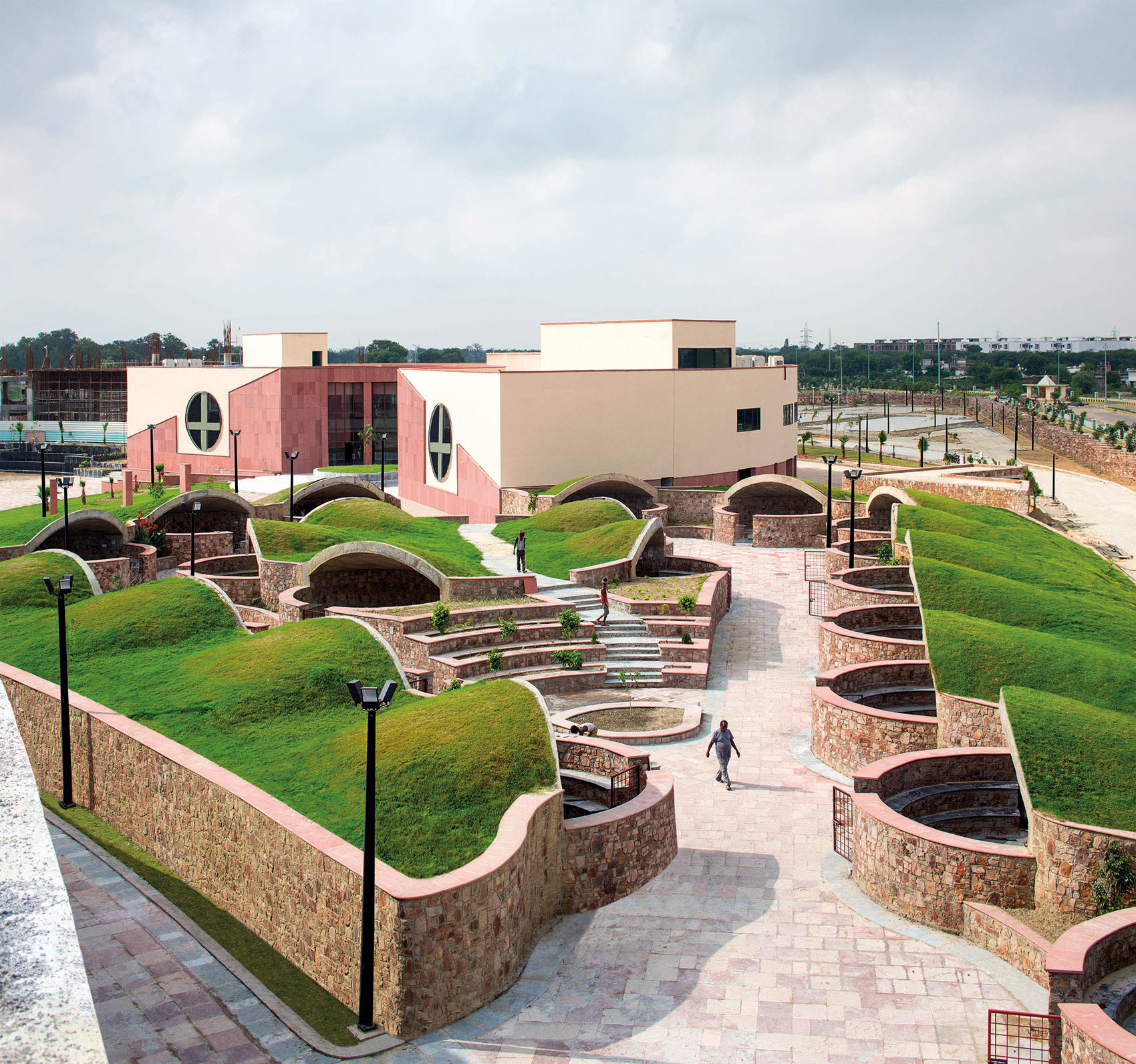 印度红拱螺旋城市市集-Avadh Shilpgram / Archohm Consults-24