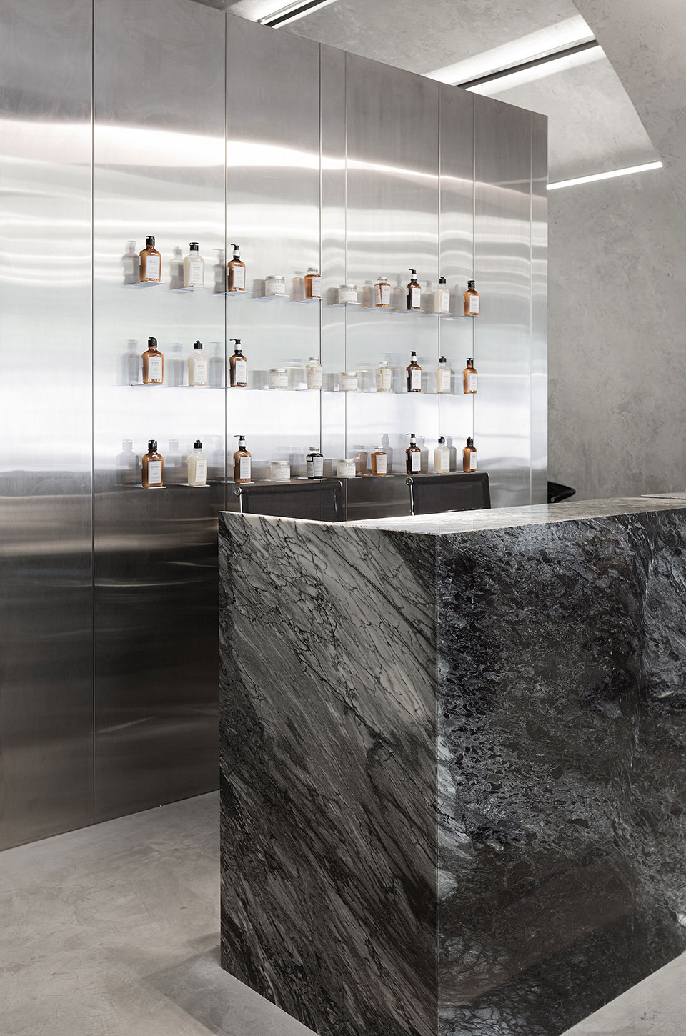 KULT纹身理发工作室，乌克兰 / Sivak+Partners-31