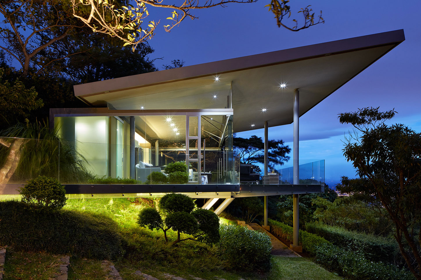 Steel and Glass Costa Rican home by Cañas Arquitectos-18