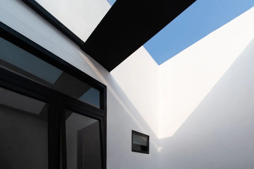 现代简约乡村住宅设计案例-23