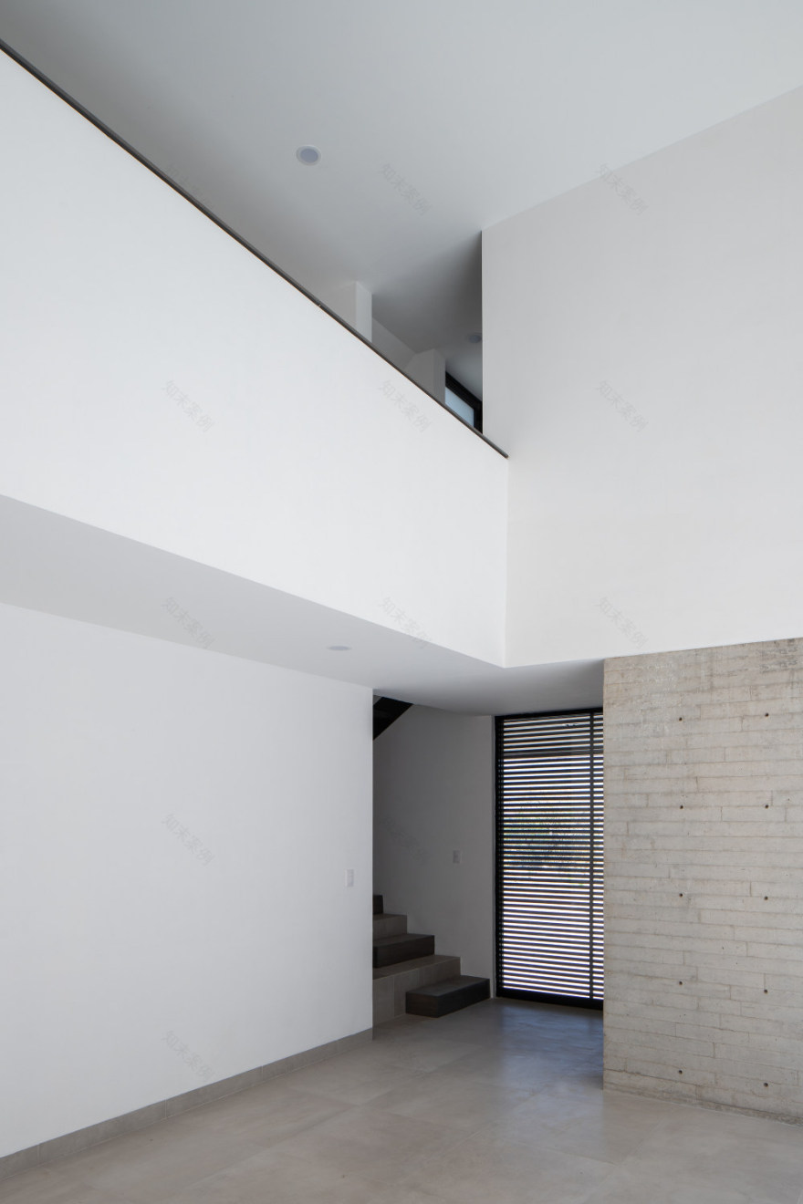 墨西哥 D-4 别墅 | 木质立方体与户外庭院打造独特空间-21