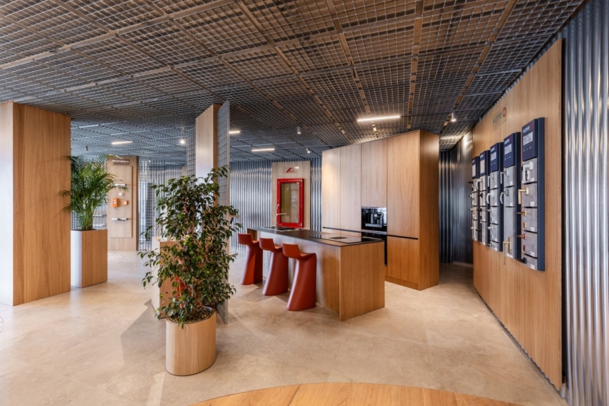 马登集团打造的M Sora办公室丨阿尔巴尼亚-25