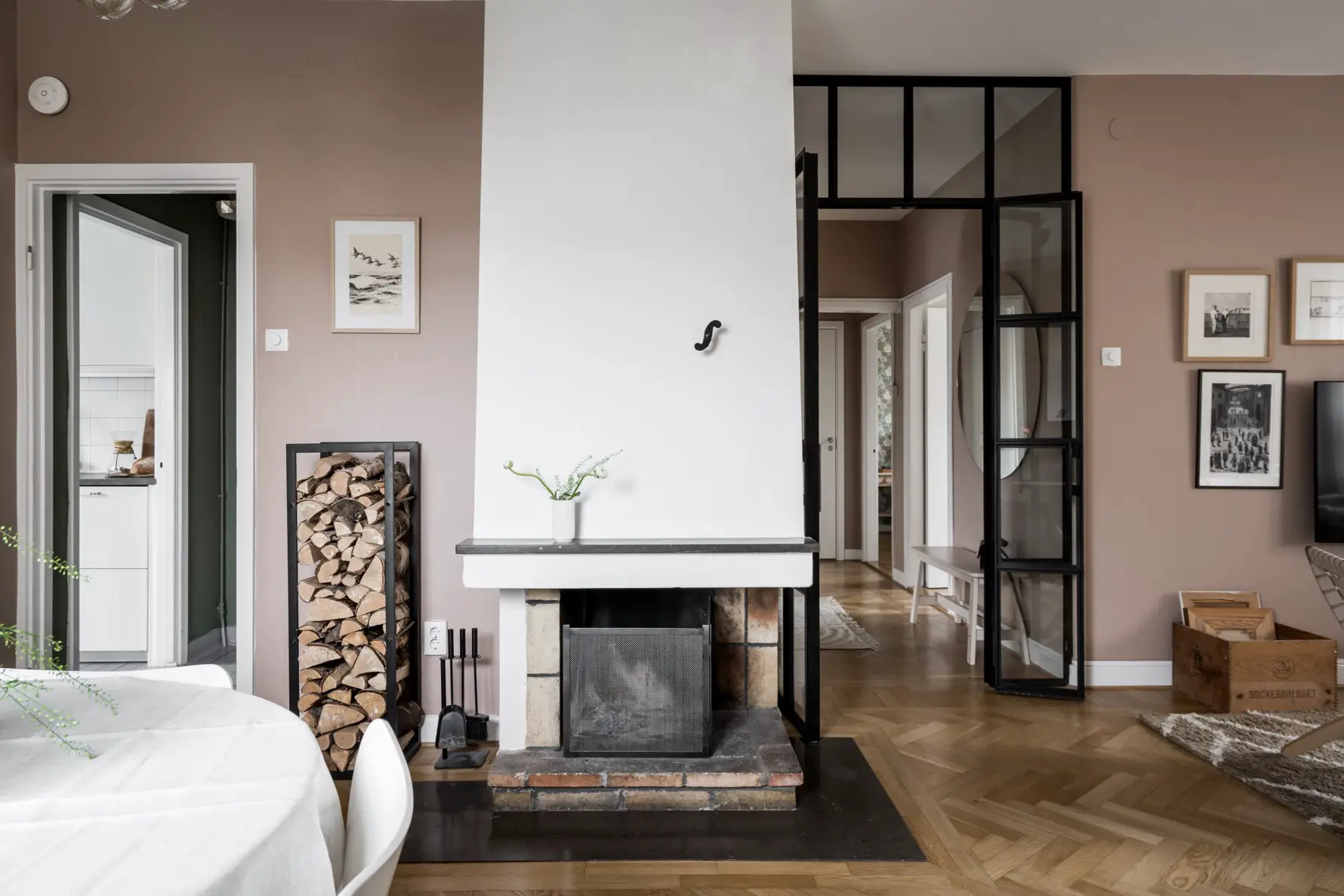 瑞典温馨公寓 | 现代壁炉设计成亮点-6