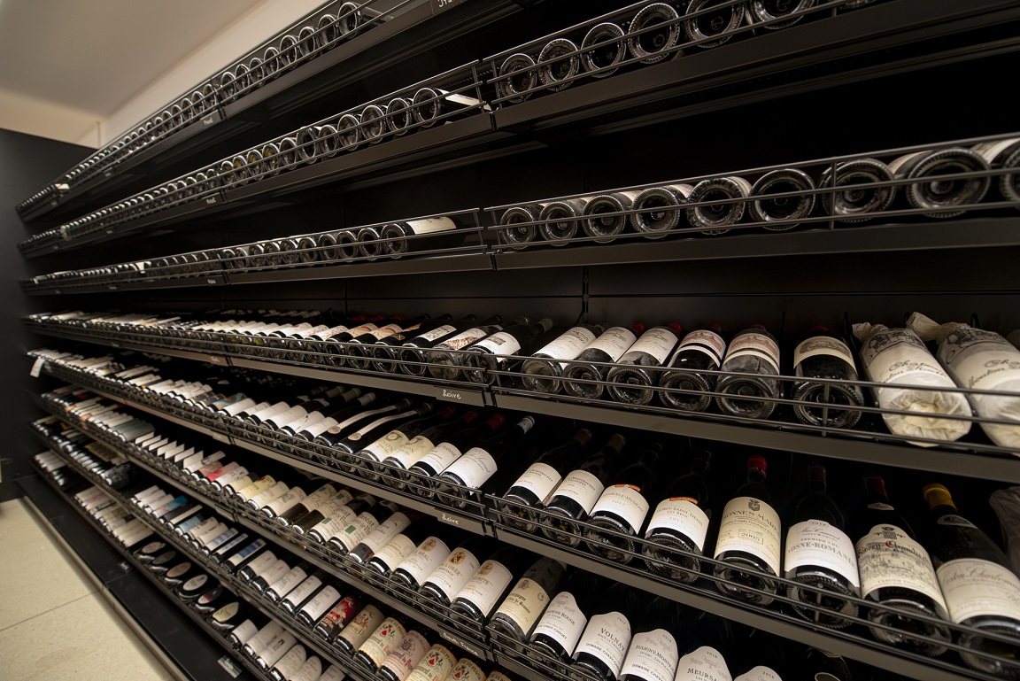 奥地利酒庄 Sattlerhof 销售空间设计丨umdasch Store Makers-5