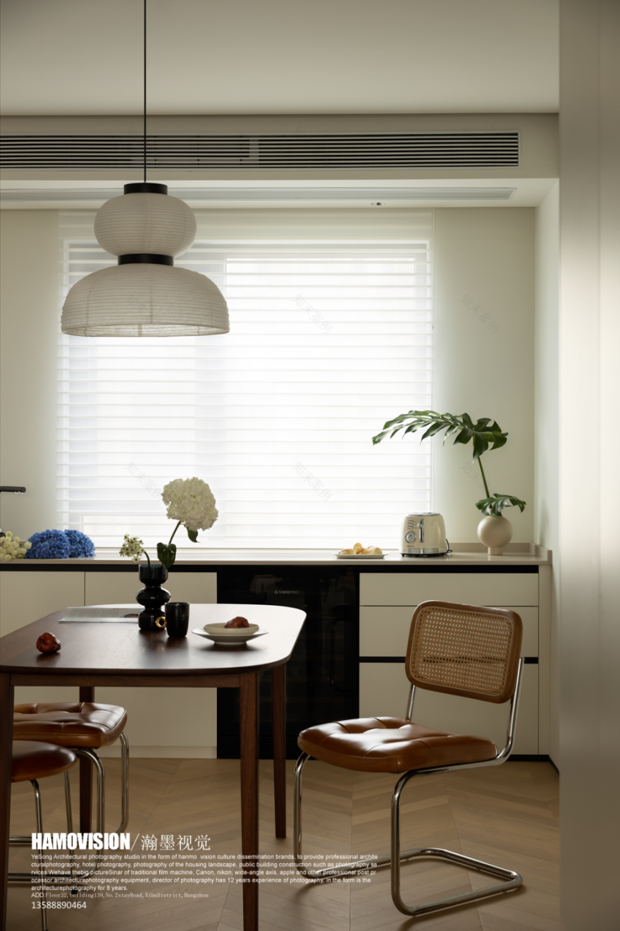 奶油色空间中的极简艺术丨中国上海丨年·演播室-39