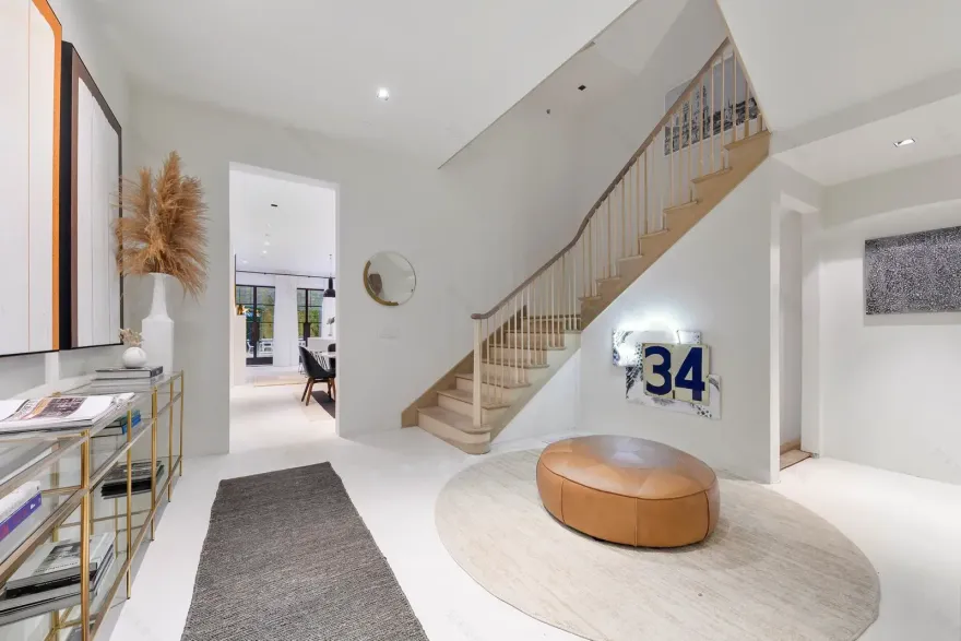 纽约上东区历史建筑的现代艺术改造-10