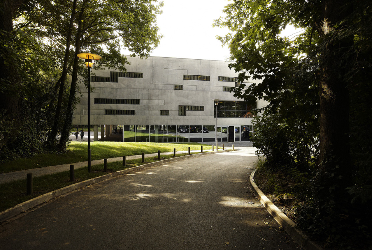 A Place of Exchanges  zigzag architecture-41