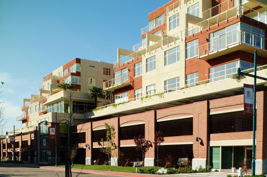 埃默里车站露台公寓（注：Terraces可理解为露台，但如果这是个特定的建筑、小区之类的名称，Terraces可能只是名称组成部分，可根据实际情况调整，这里暂按常见的居住类建筑名称来翻译；EmeryStation可直译为埃默里车站，同样若有特定名称译法需依实际而定） 丨Heller Manus Architects-12