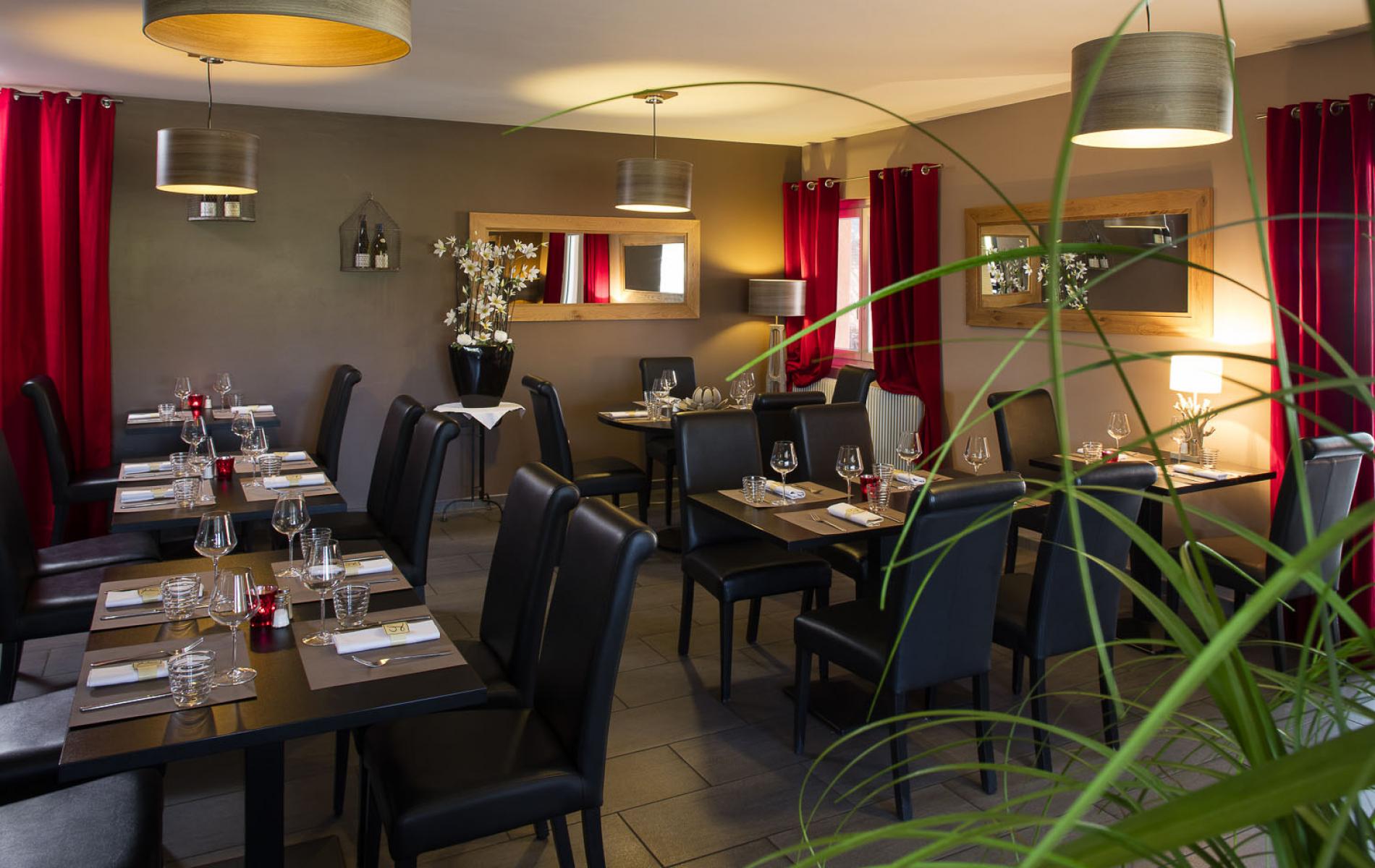 Hôtel restaurant Les Pierres Dorées | Poitoux -1