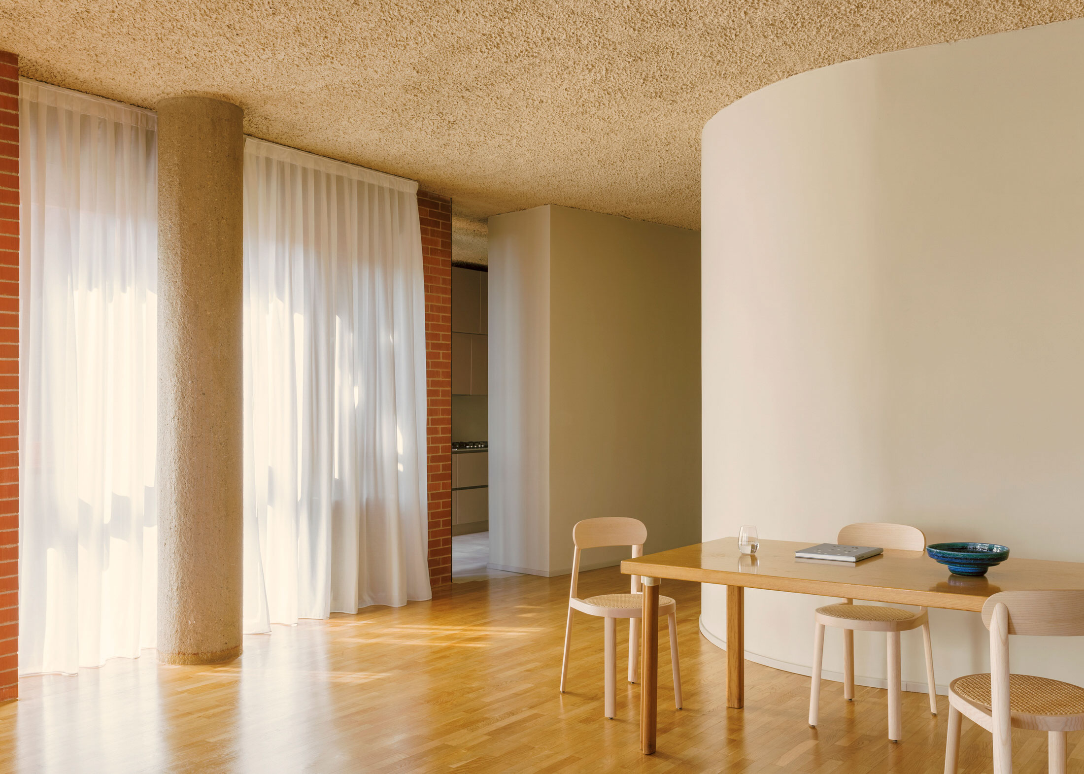 Best of Residential Interiors & Architecture, Part 01—Apartments | 2024 Archive.-93