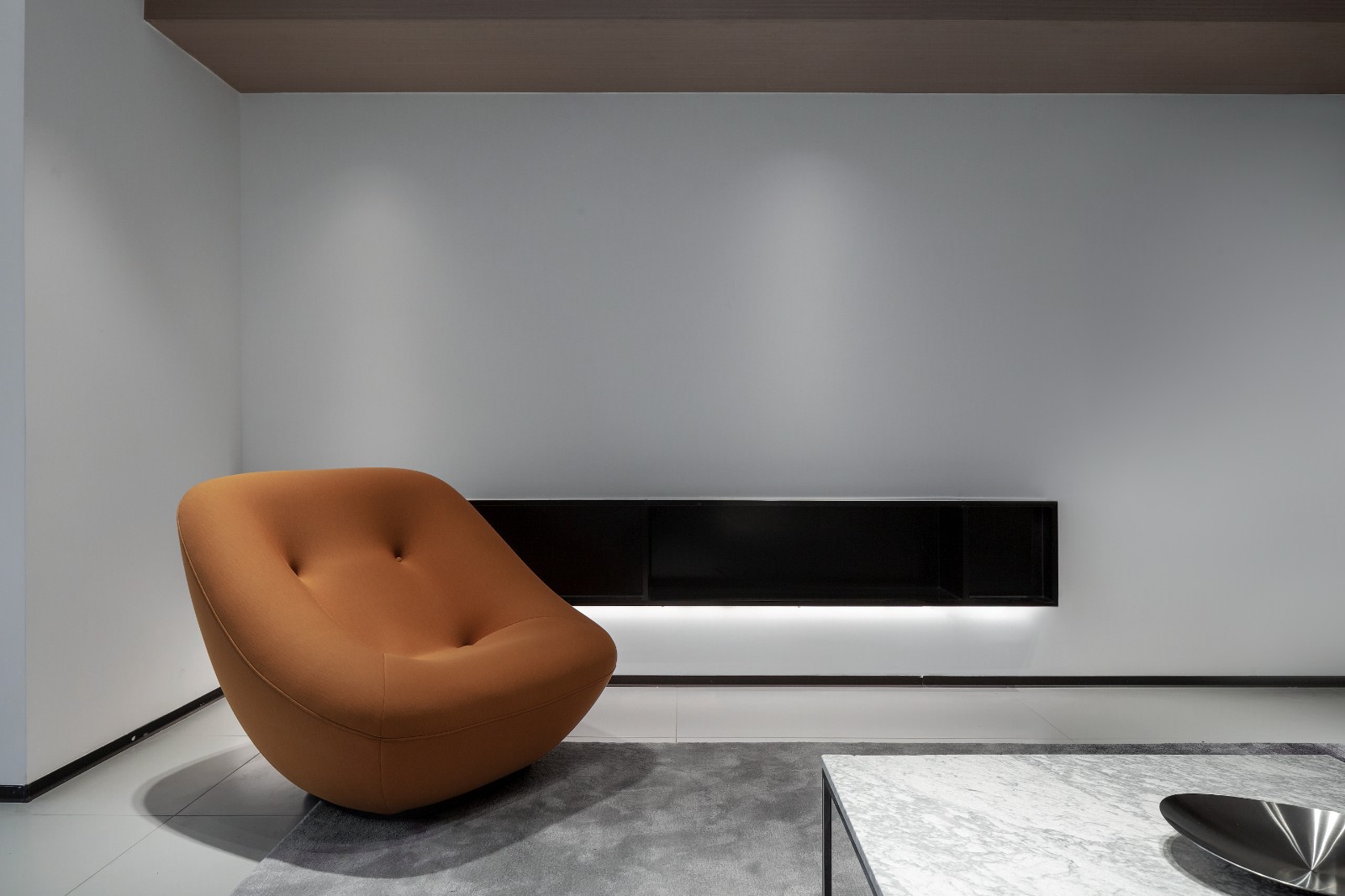 琐碎空间大改造 | 220 平经典现代风设计，灯光与质感的完美结合-4