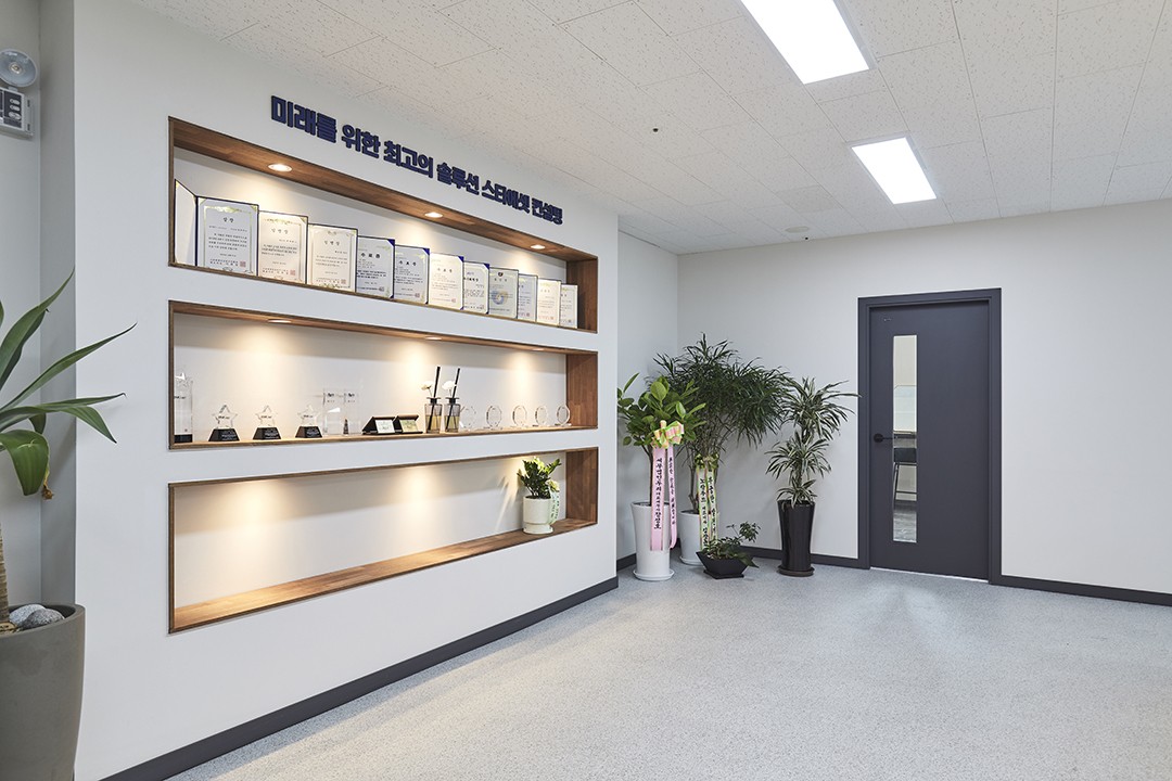 简约白调办公空间 展现极致美感-4