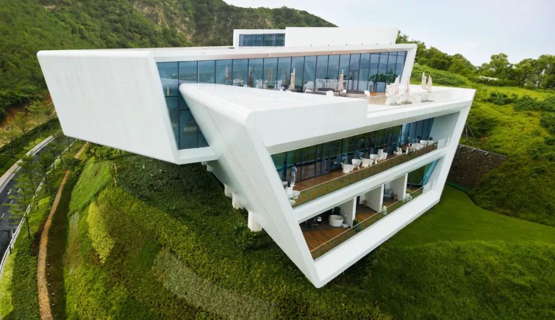 悬崖上的艺术馆 | 山海之间的白色梦幻空间-51