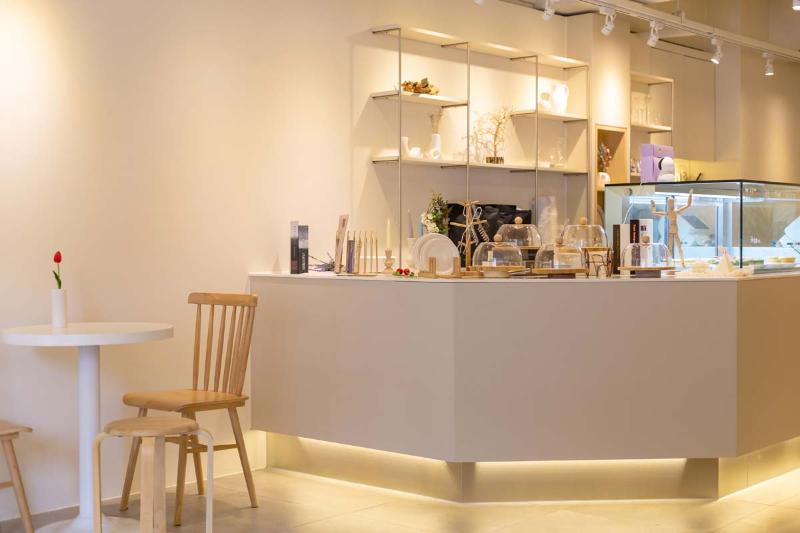 明亮简约的 24 平米咖啡厅设计-7