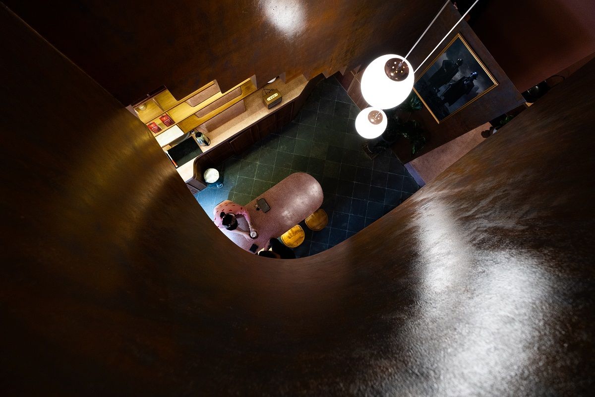 迷你公寓里的 Birmingham 咖啡馆 | 自然光与环保建材的完美融合-6