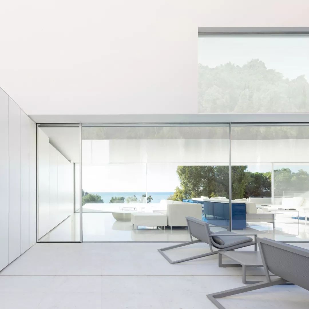 装满了的诗与远方的白色世界  Fran Silvestre-14