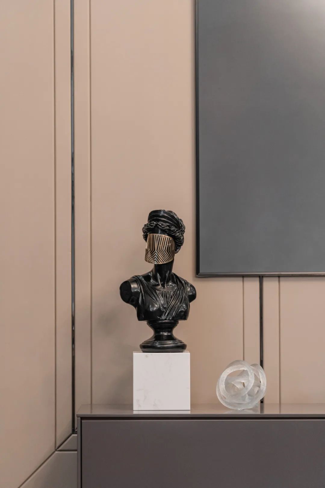 95后小夫妻550㎡婚房，演绎浪漫轻奢格 | 苏远芳设计-8