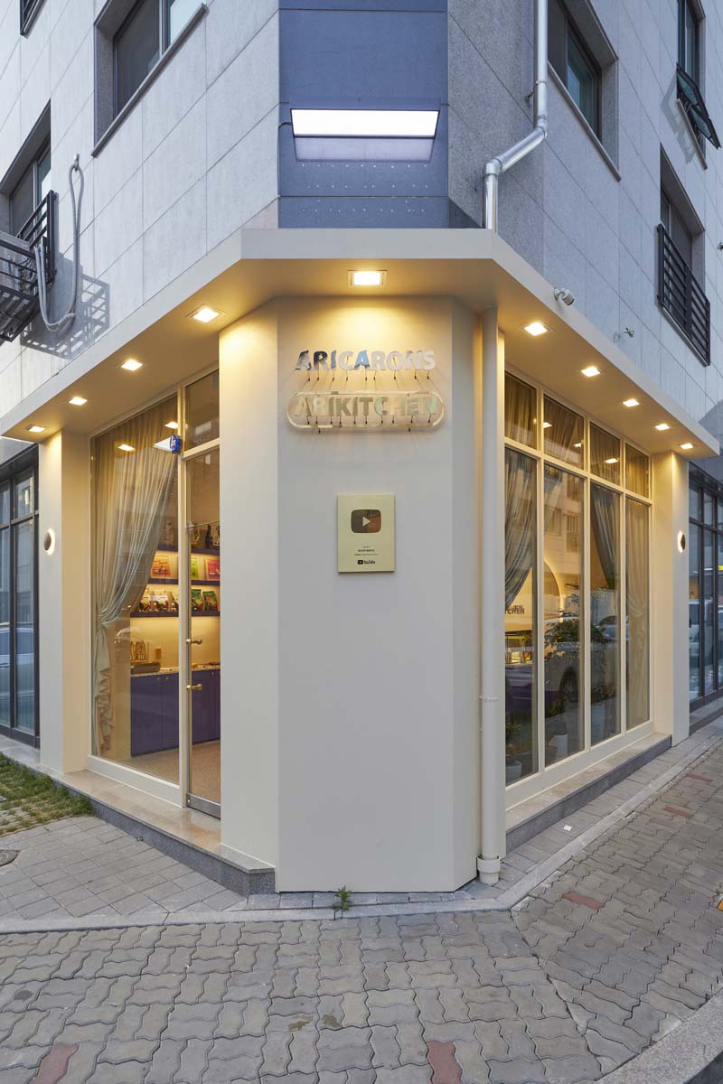 七坪小店营造独特氛围，品味缤纷色彩空间-9