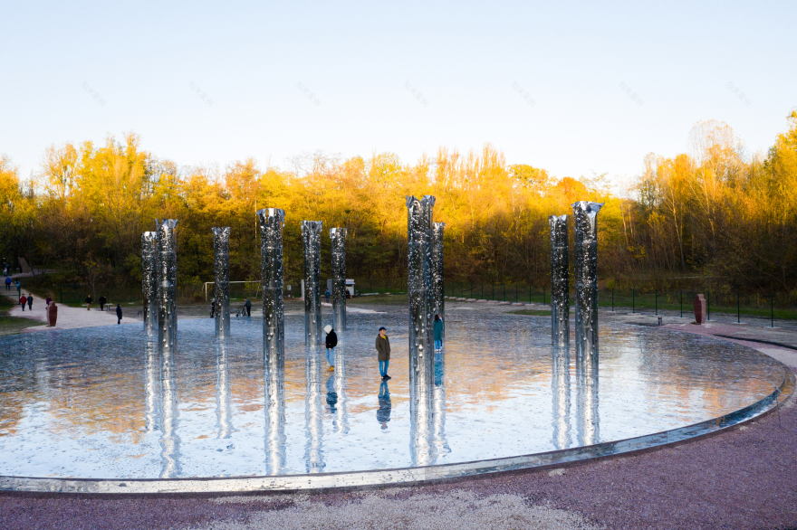 Mirror Field Installation / Babyn Yar Holocaust Memorial Center-9