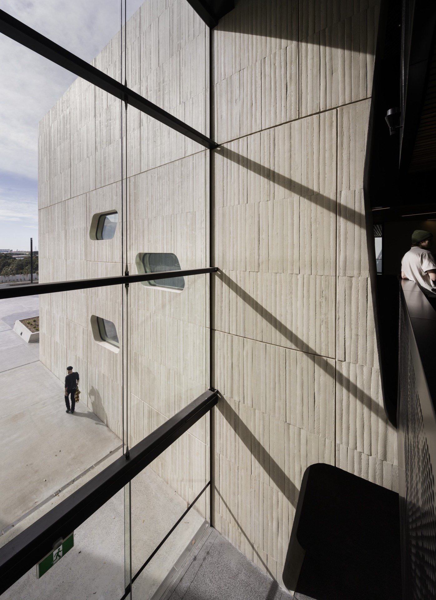 通过桥廊连通学习空间-6