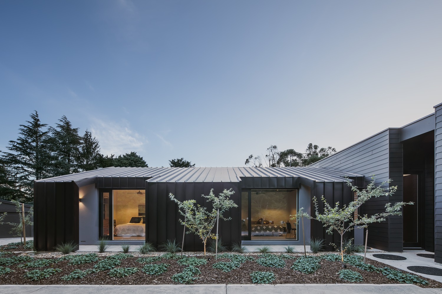 澳大利亚黑色系住宅设计-1