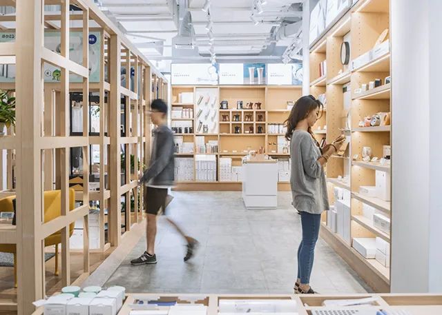 互联体验，交互式建筑环境的数字化解构，手机店-12