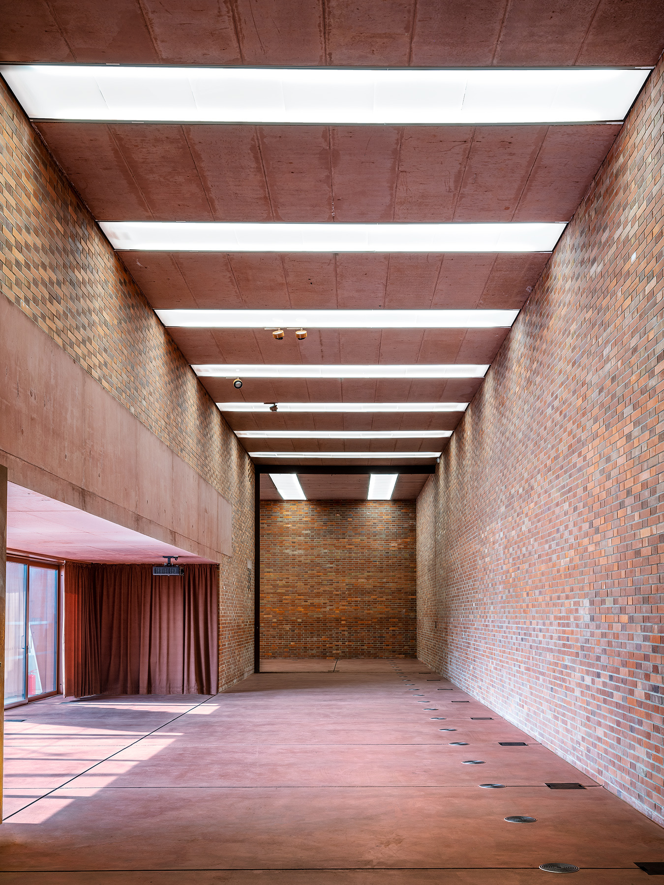 新舊共榮的城市典範：捷克舊磨坊改造，融合藝廊、教育中心、市民共享的文化場域 | FAM-31